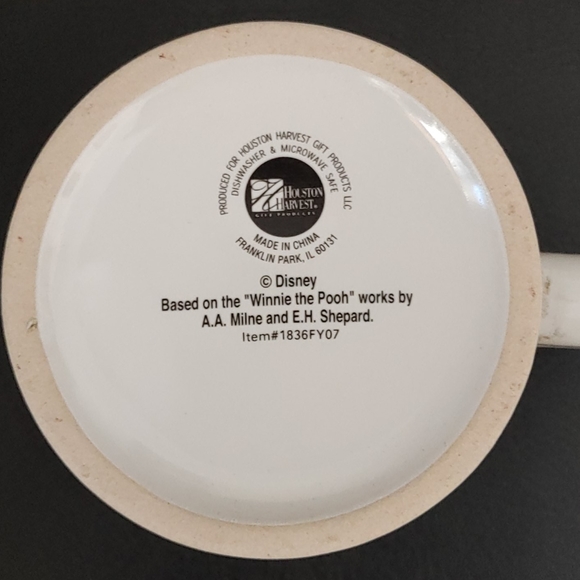 Disney Winnie & Friends Christmas Mug - Picture 4 of 5